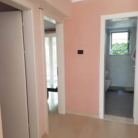 Main Street 地拉那